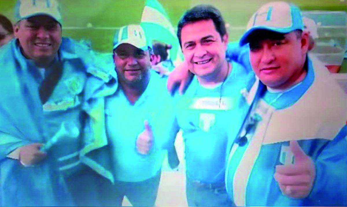 $!La imagen de Juan Orlando Hernández junto al capo Miguel Arnulfo Valle en el Mundial de Sudáfrica 2010.