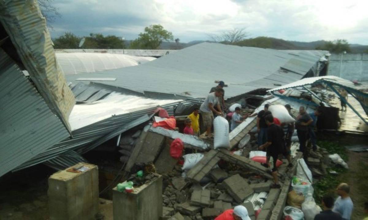 Unas 50 casas sin techo dejan fuertes ráfagas de viento en El Paraíso