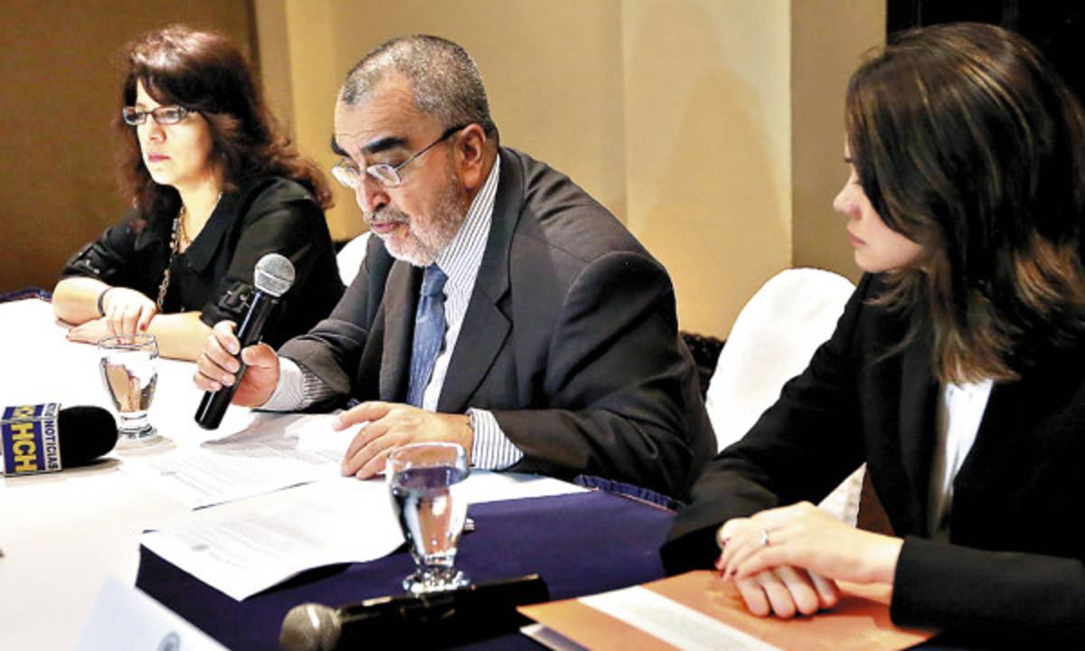 Políticos deben salir de mesas y RNP