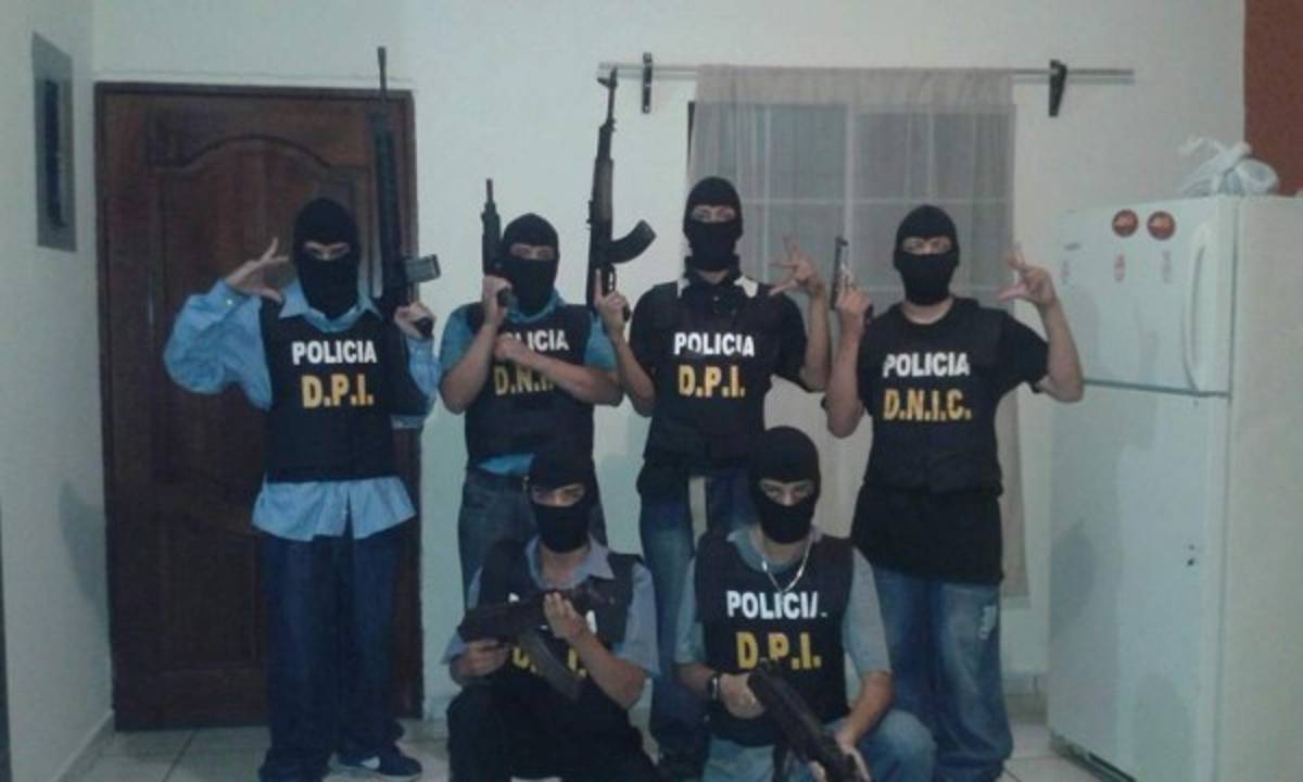 Autoridades hondureñas advierten sobre foto de pandilleros vestidos de policías