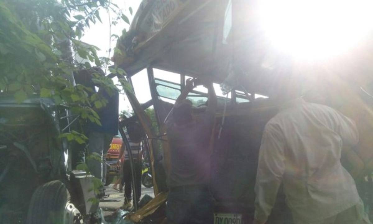 Varios heridos tras colisión entre bus y rastra en Quimistán, Santa Bárbara