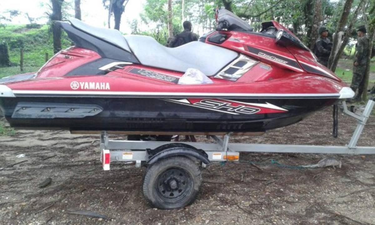 Armas y lanchas incautan en allanamientos en Iriona, Colón