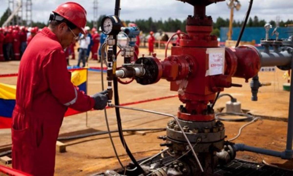 Venezuela debe importar petróleo