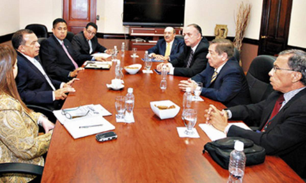 Un chileno y un colombiano a la Comisión de Reforma de la Seguridad Pública de Honduras