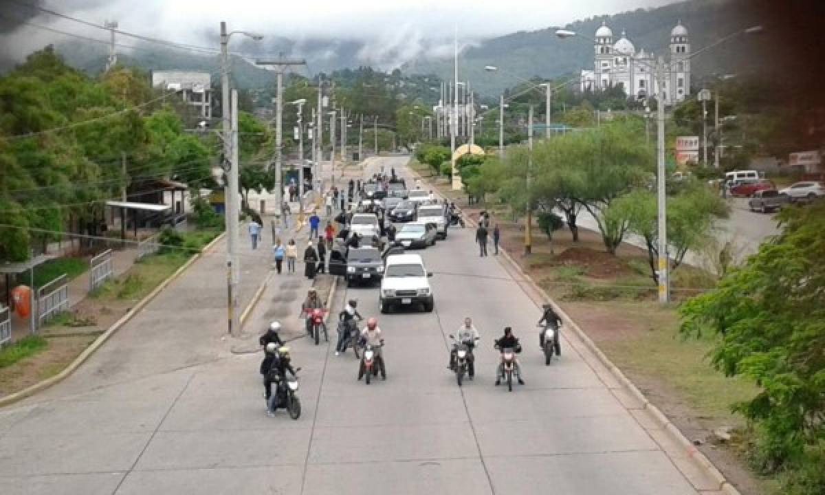 Estudiantes desalojan de forma pacífica la UNAH en Tegucigalpa