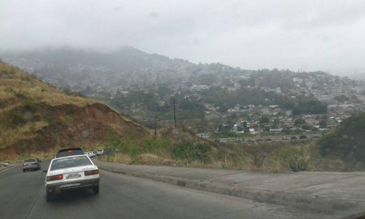 Frente frío causa lluvias y chubascos en varios departamentos de Honduras