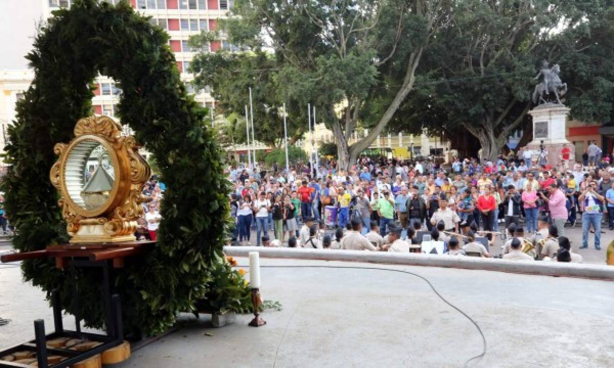 La Virgen de Suyapa engalana con fe el centro de Tegucigalpa