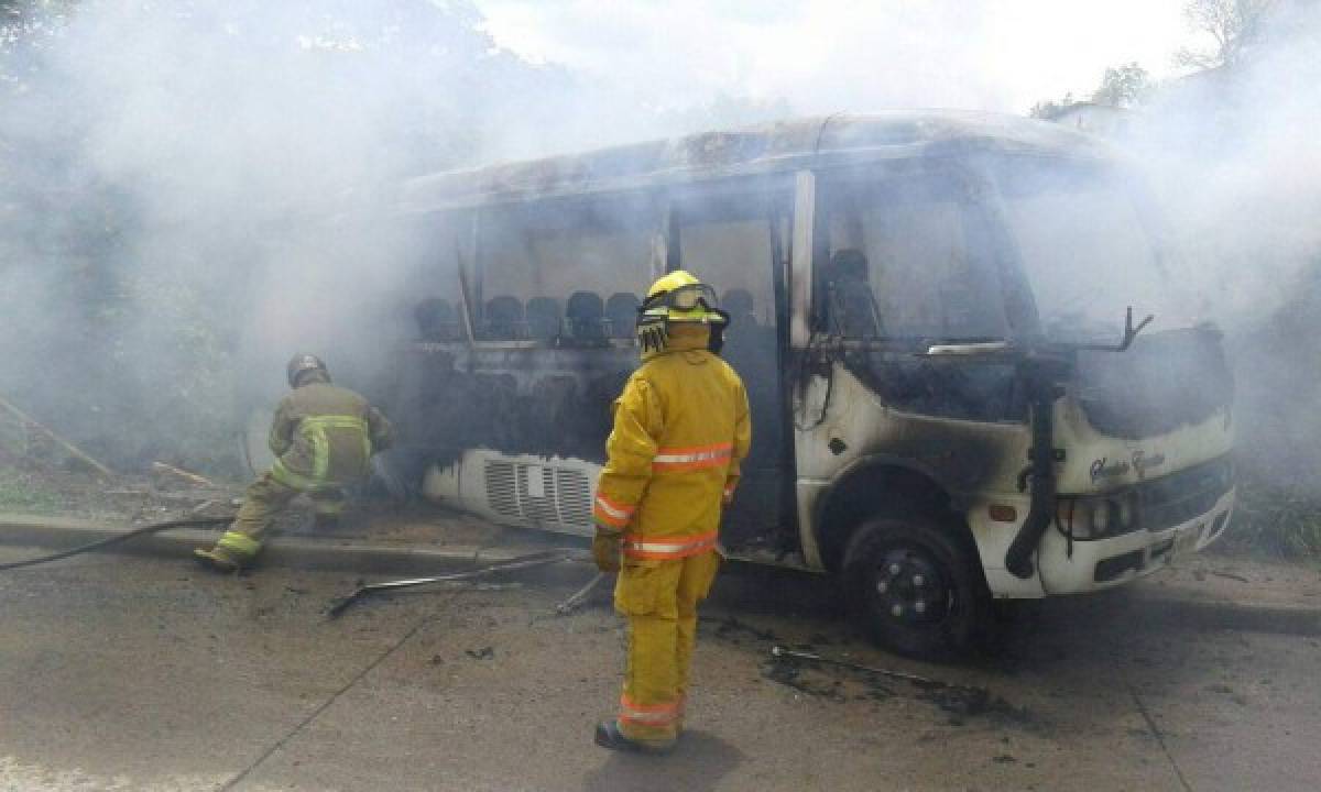 Prenden fuego a bus 'rapidito' en la capital de Honduras