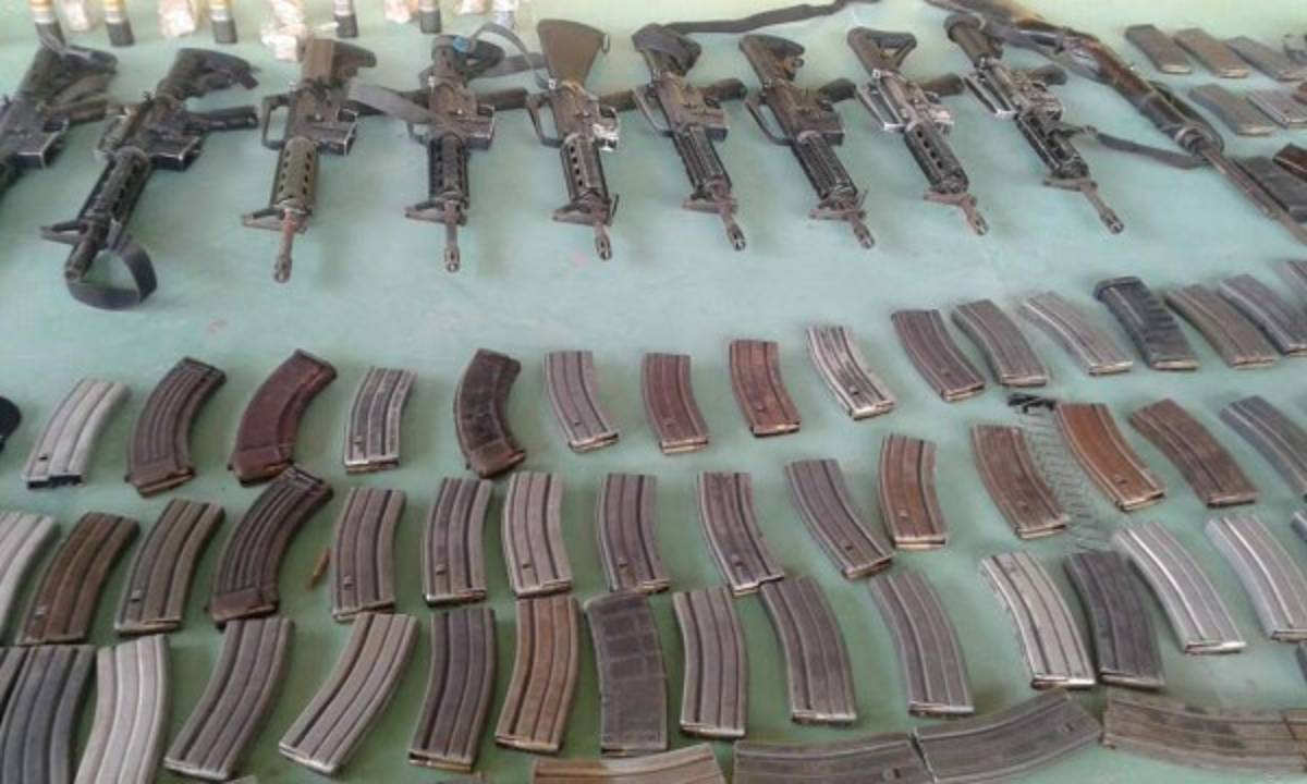 Incautan fusiles y lanzagranadas a sujetos que iban en lancha rápida