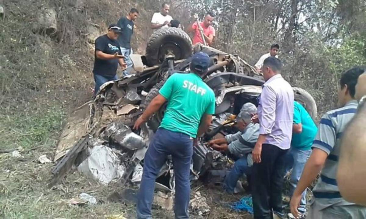 Un muerto y decena de heridos deja accidente en carretera a oriente de Honduras