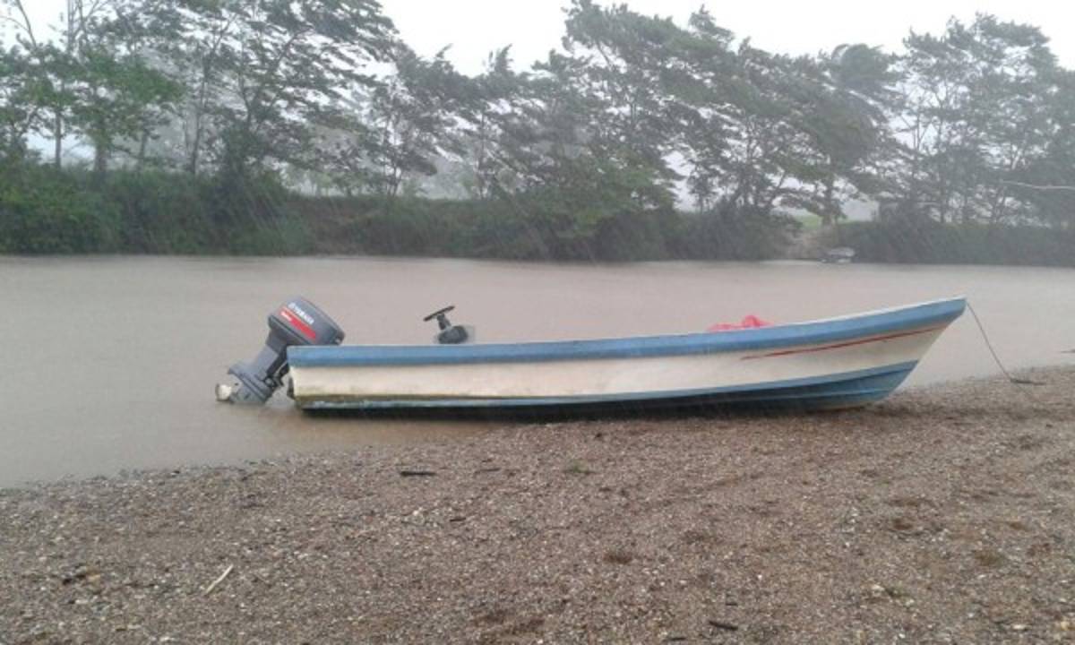 Armas y lanchas incautan en allanamientos en Iriona, Colón
