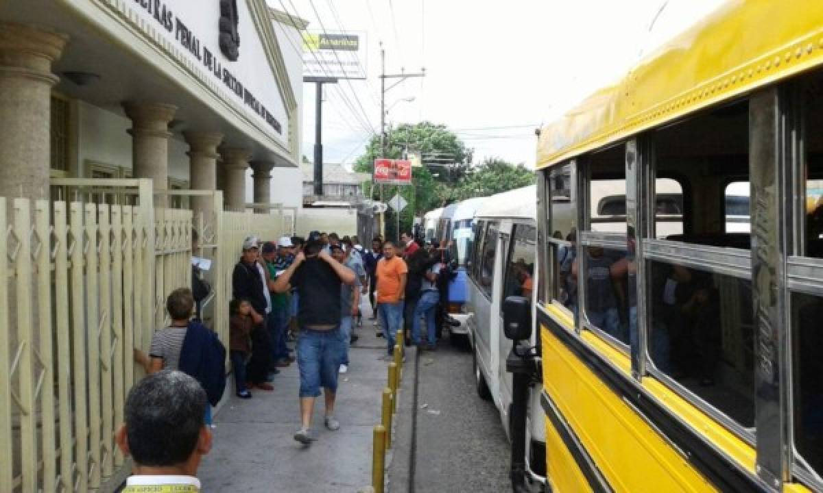 Bajo amenazas, transportistas piden en Juzgados liberación de motorista