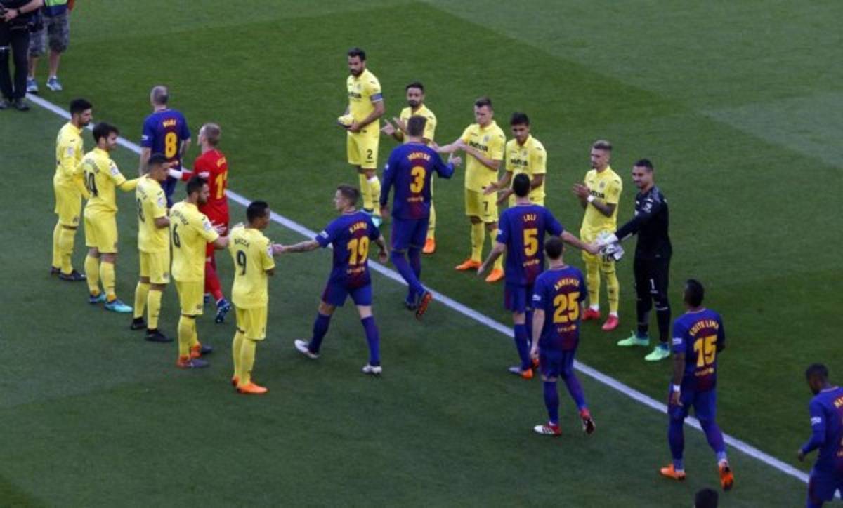 La pasada temporada el Villarreal le hizo el pasillo al Barcelona en el Camp Nou tras ser campeones de Liga. Foto: AFP