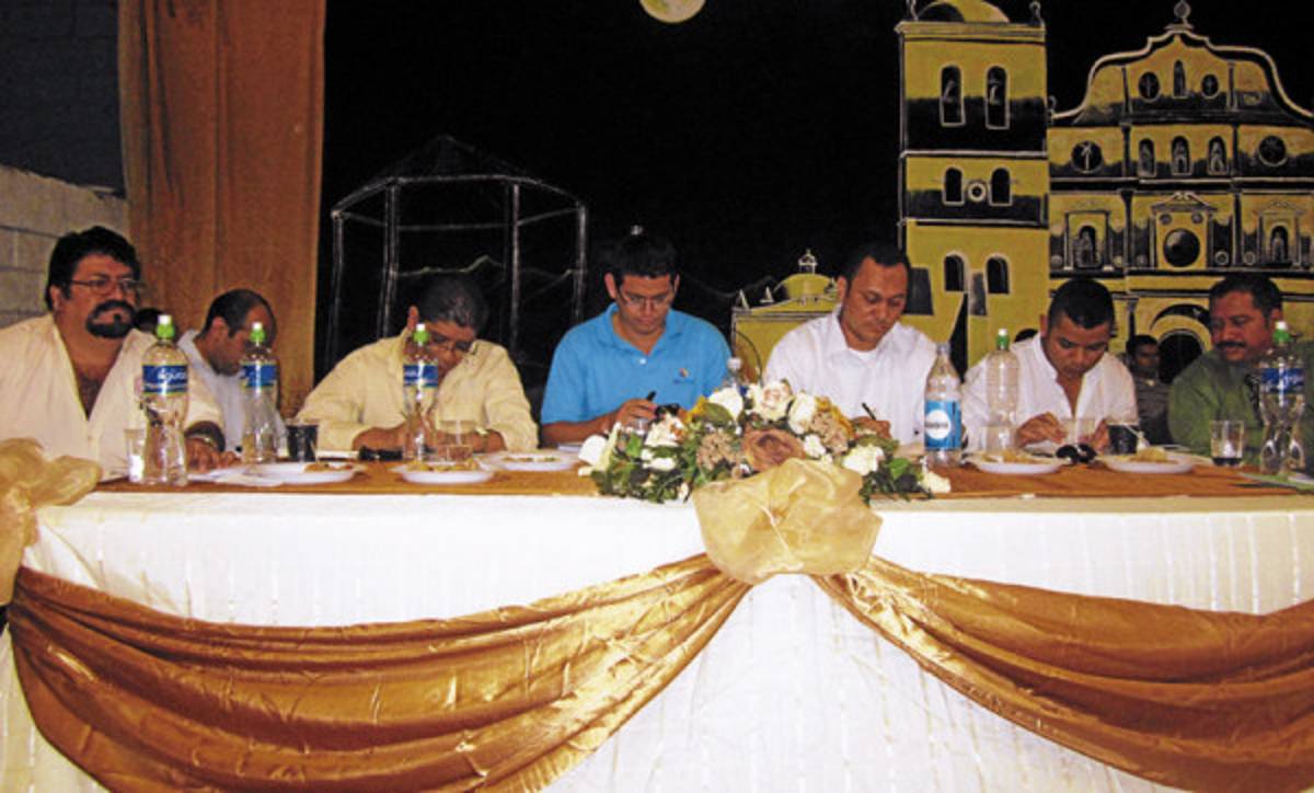 Lluvia de denuncias recibe ministro de Educación en Comayagua