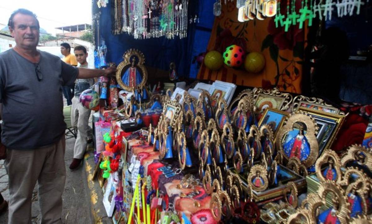 Aldea de Suyapa se inunda de comercio en los días de fiesta