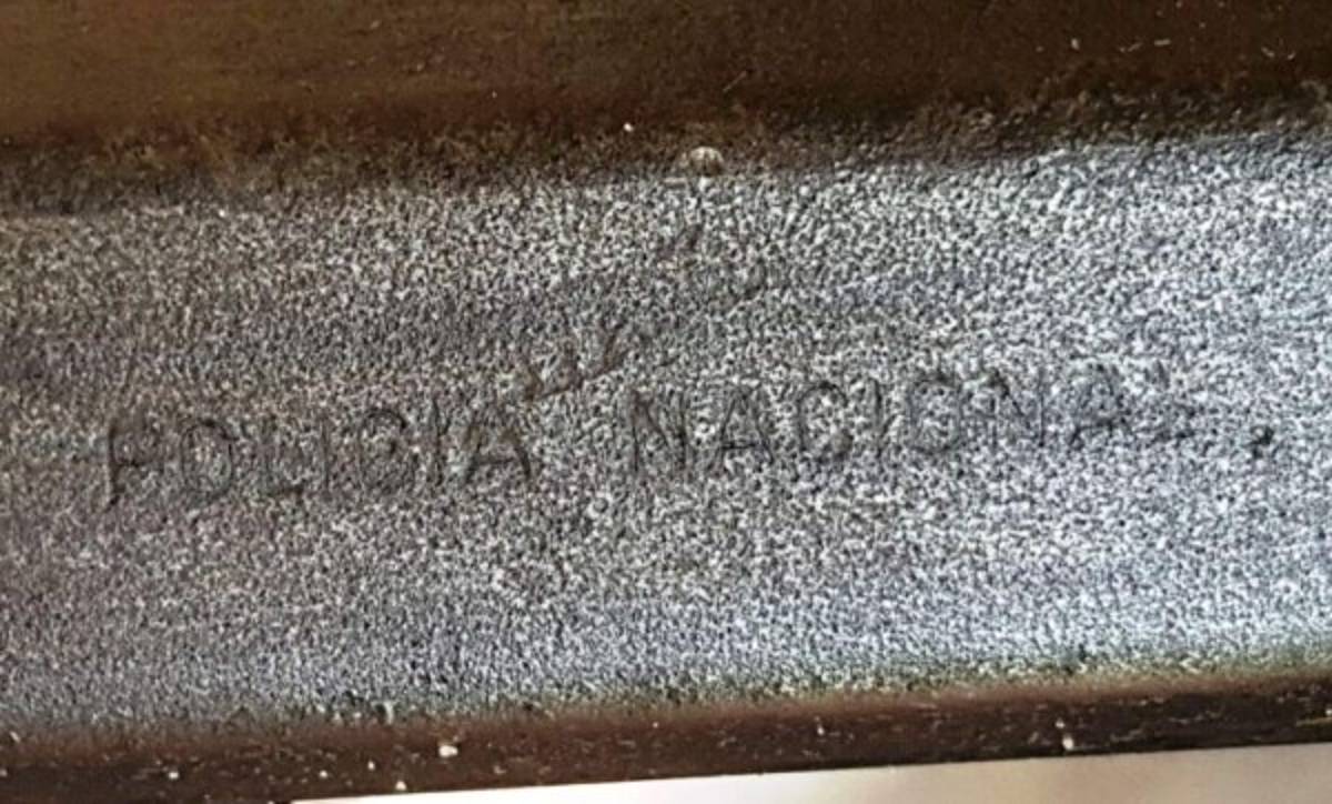 Una de las armas aparece con esta inscripción (Foto: El Heraldo Honduras/ Sucesos de Honduras)