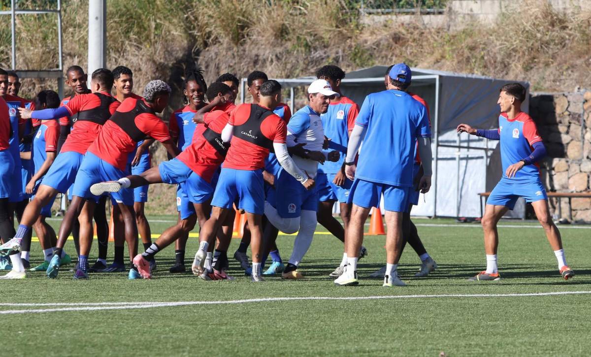 Jugador entrena solo y nuevas caras; la última práctica de Olimpia para debut en el Clausura