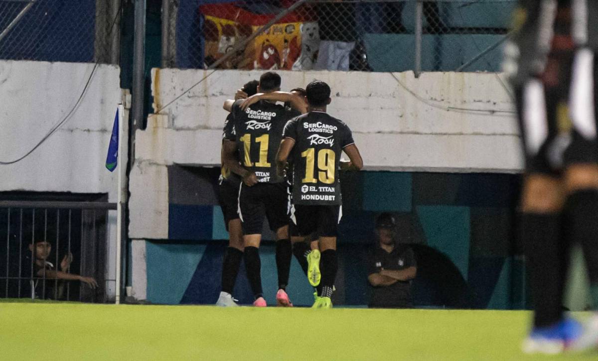 Bella periodista deslumbró, inesperado villano del Marathón vs Platense y polémica del partido