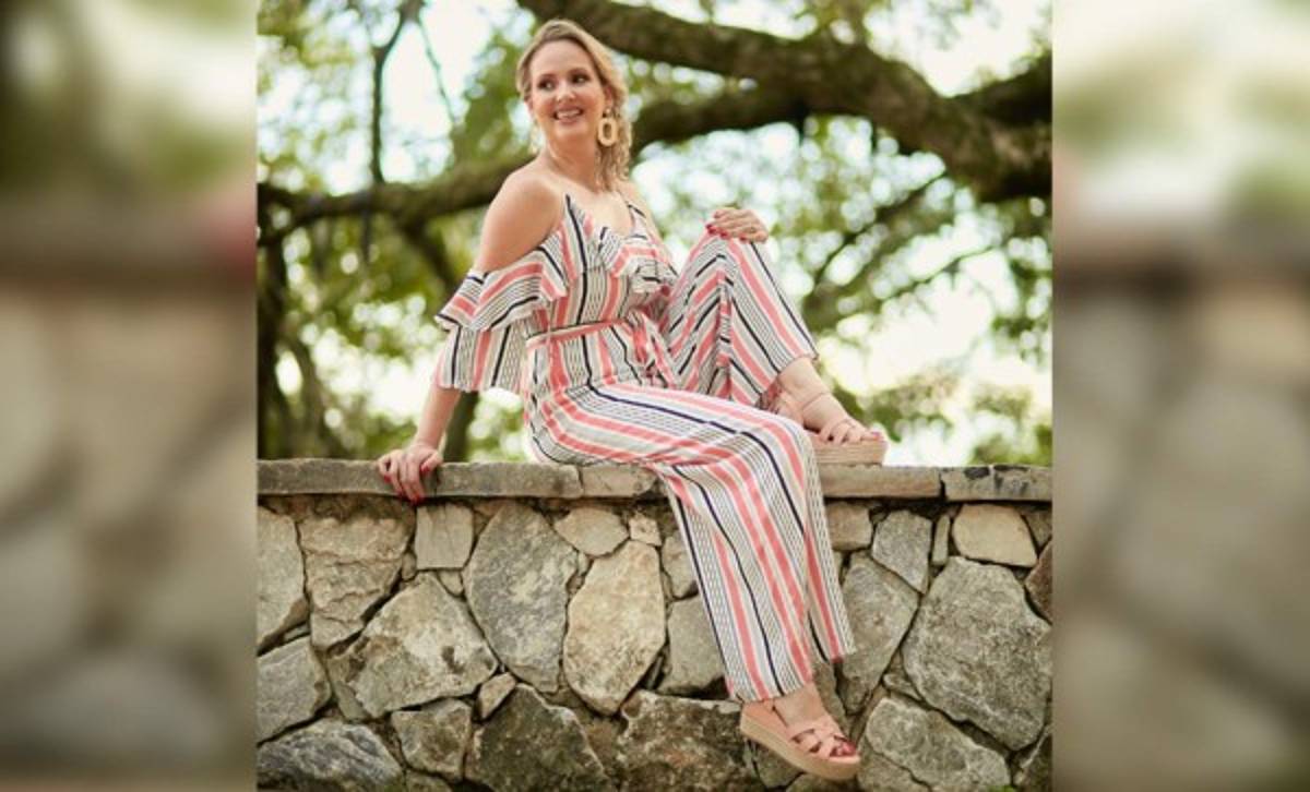 Un estilo que se puede combinar fácilmente con cualquier accesorio y lucirlo de día o de noche esta temporada festiva.