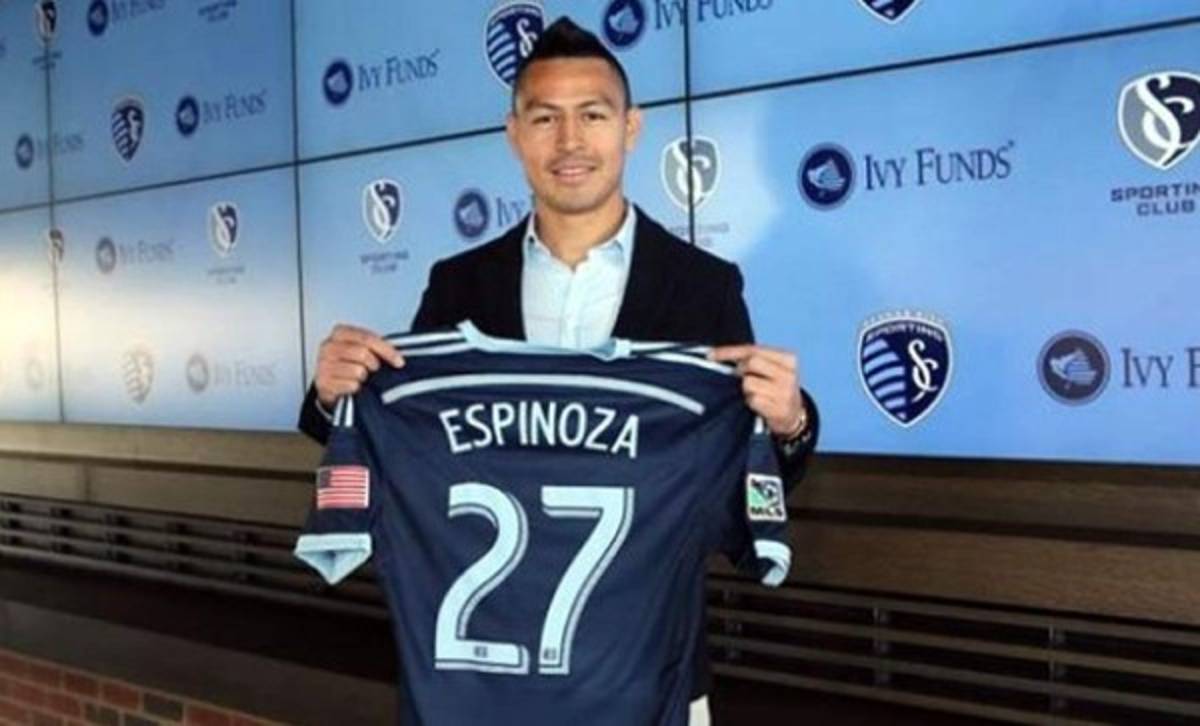 Roger Espinoza vuelve a casa