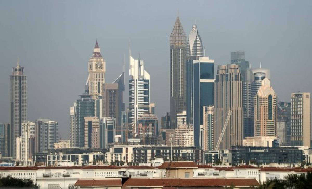 Inauguran en Dubái el hotel más alto del mundo; son 355 metros de altura  