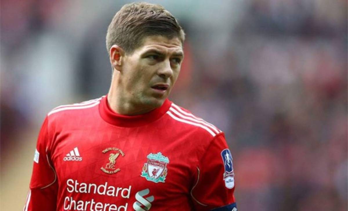 El inglés Steven Gerrard, legendario jugador del Liverpool, que actualmente vestía la camiseta de Los Angeles Galaxy, anunció este jueves su retiro. /Foto AP/