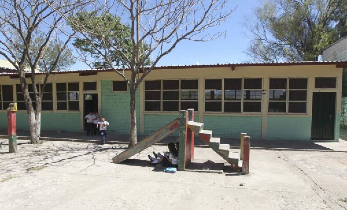 Padres anuncian protestas en contra de fusión de escuelas