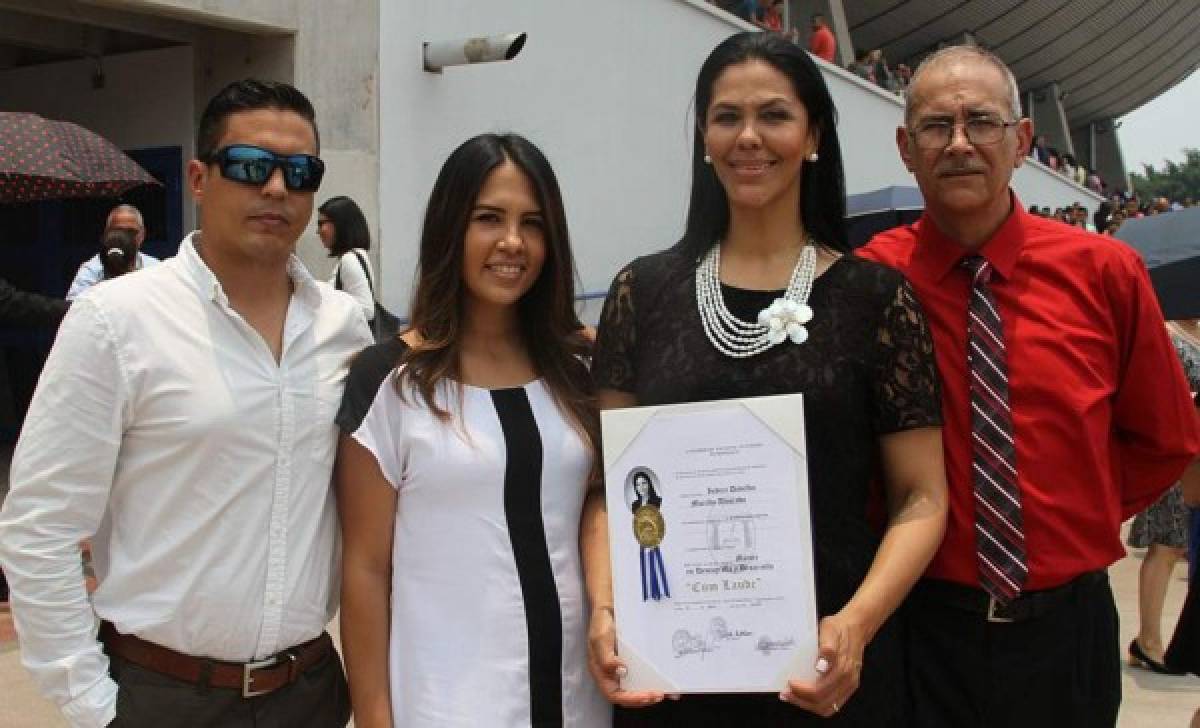 Brindis por el éxito de la periodista hondureña Indira Murillo