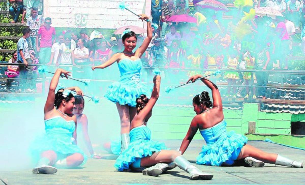 Desafío de hermosas palillonas engalanó la ciudad de Choluteca