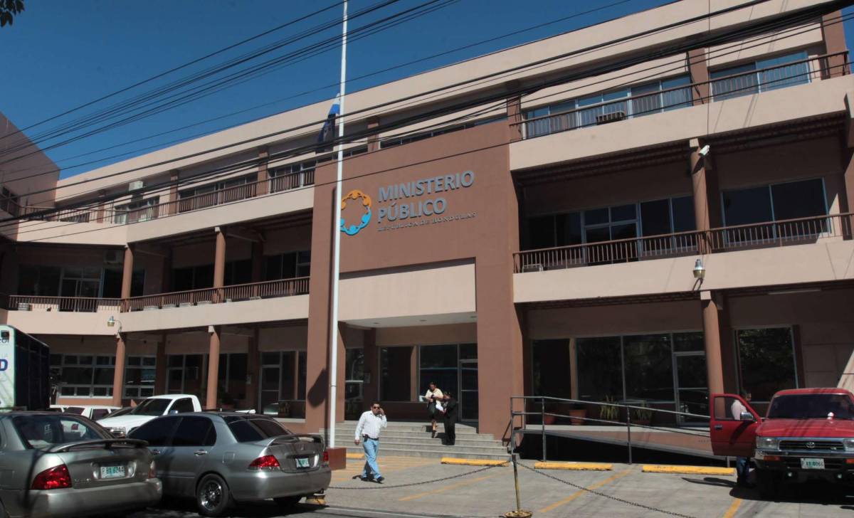 Los profesionales del derecho temen que el Ministerio Público caiga en manos de un fiscal radical que lejos de fortalecer el Estado de derecho comience a perseguir a unos y proteger a otros, generando más impunidad y corrupción.