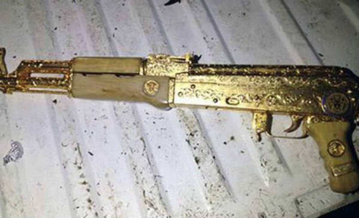 Ministerio Público niega extravío de AK-47 bañado en oro