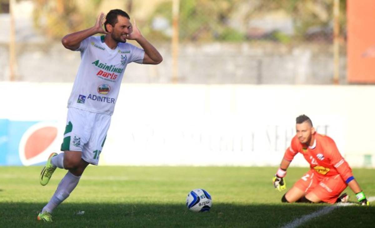 El Tiburón aprovecha la marea revuelta...