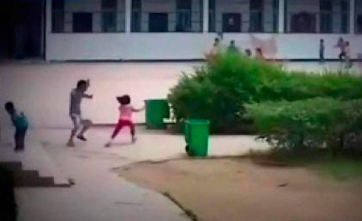 Doce niños apuñalados en escuela en China   