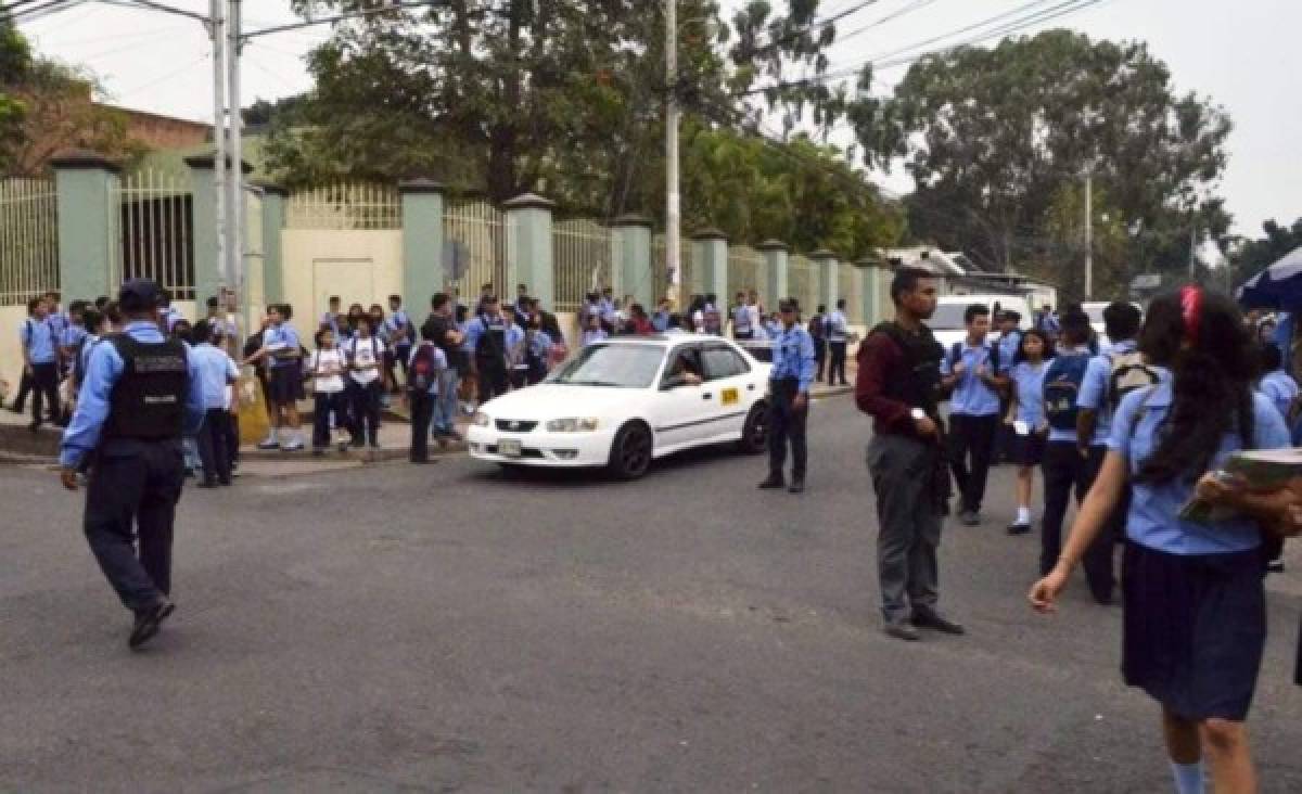 Siguen protestas contra programa de alfabetización