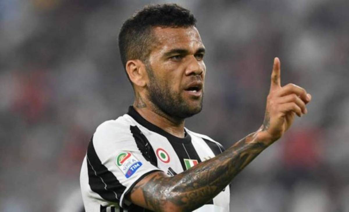 Dani Alves canta el tema musical 'El Amante” de Nicky Jam