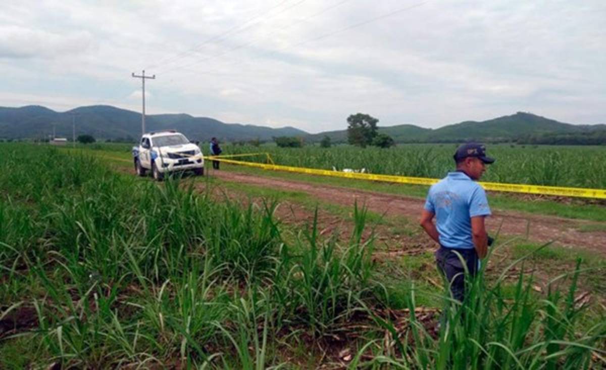 Autoridades de la Policía Nacional realizaron el levantamiento de los cadáveres.