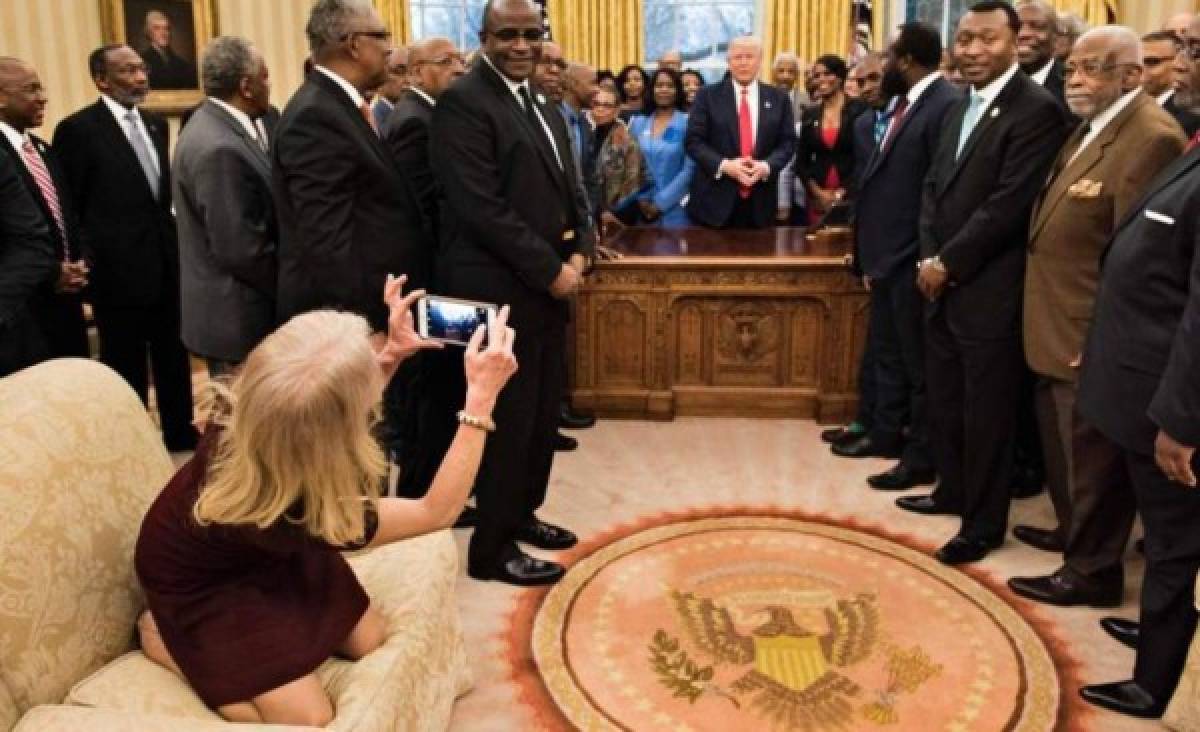 Asesora de Trump criticada por sentarse con los pies encima de un sofá del salón Oval   