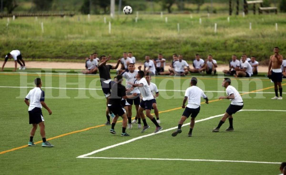 El tema físico y recreacional es fundamental en su formación; a las 3:00 de la tarde tienen unas horas para jugar fútbol, baloncesto u otras disciplinas. Fotos: Alex Pérez / EL HERALDO.