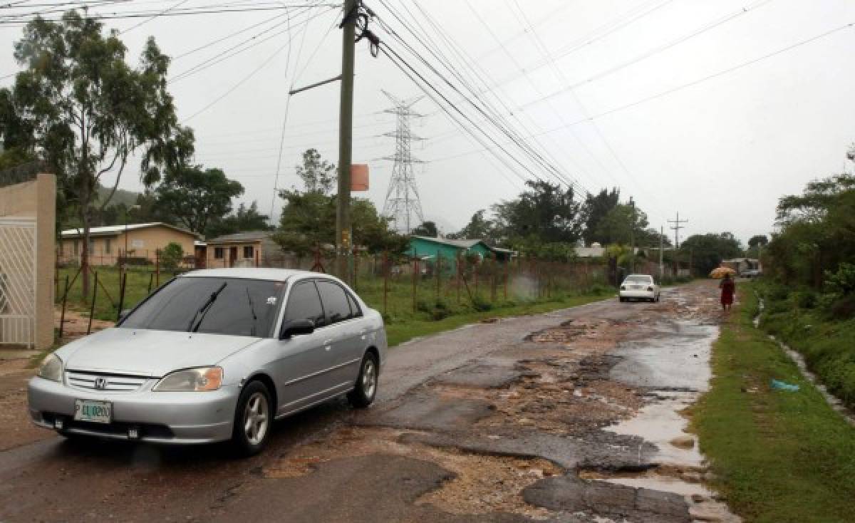 Repararán las vías de asfalto dañadas por las lluvias en la capital de Honduras
