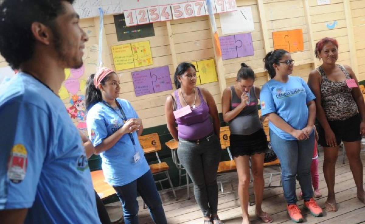 Crean escuelitas para padres de familia en La Isla y La Bolsa de la capital de Honduras
