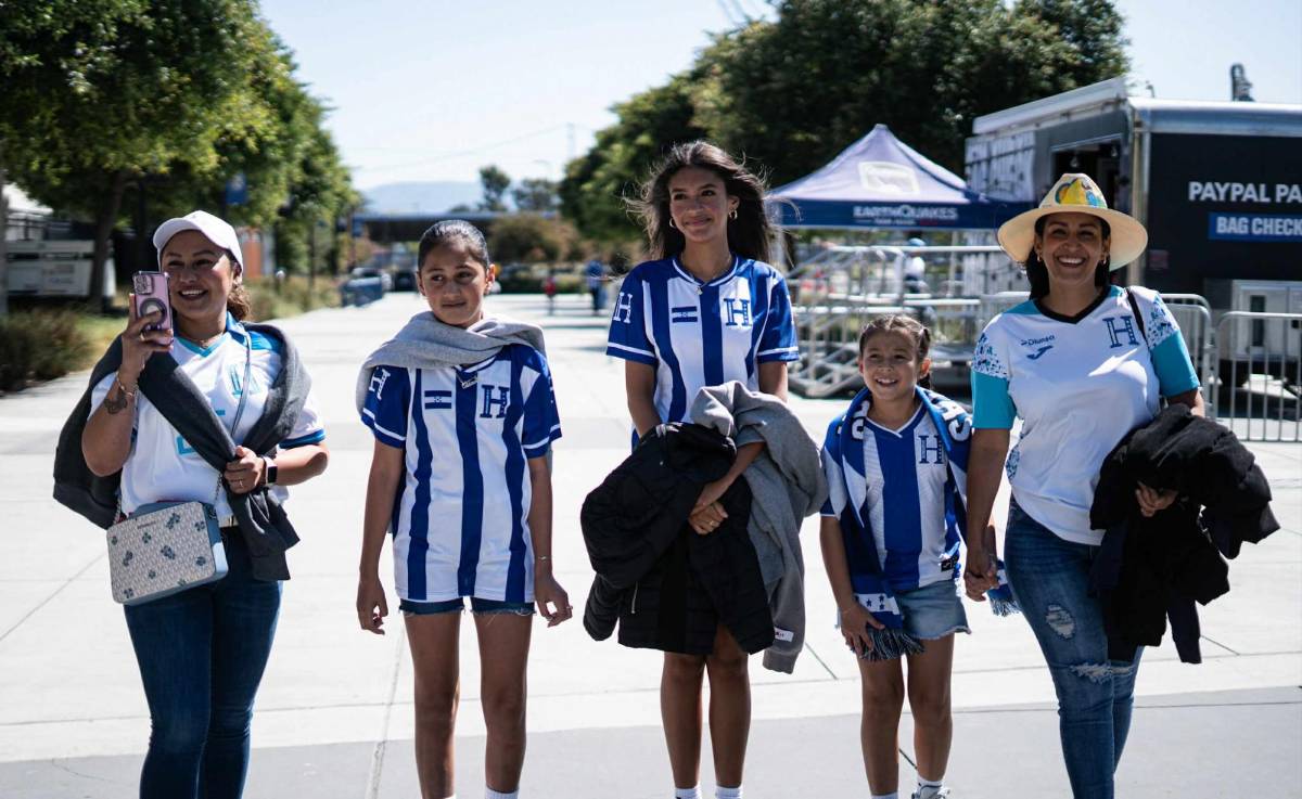Bella periodista y exjugador hondureño sorprenden: Ambiente previo al Honduras vs Curazao