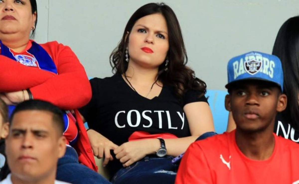 Así apoya la guapísima Tita Torres a su amado Carlo Costly