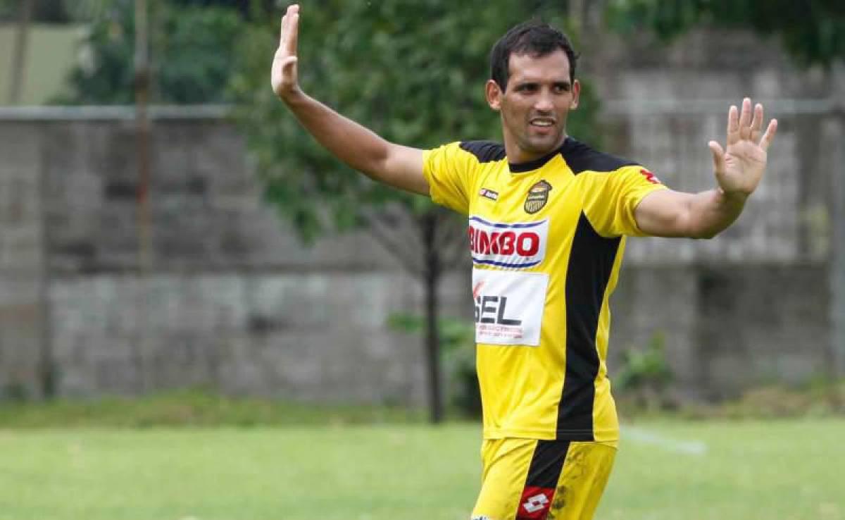 El uruguayo Claudio Cardozo anotó 100 goles cabales en Liga Nacional.