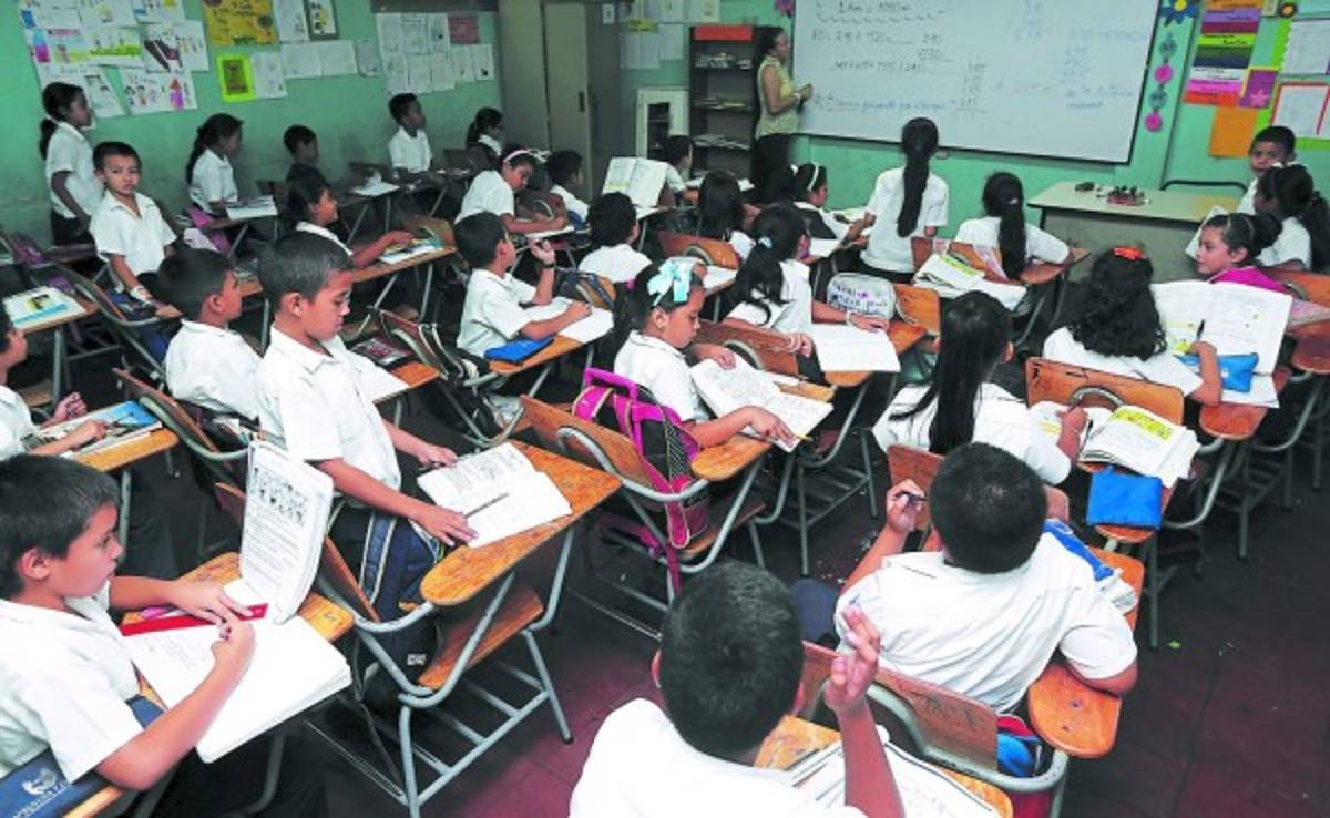 Consejo Nacional de Educación analiza jornada extendida