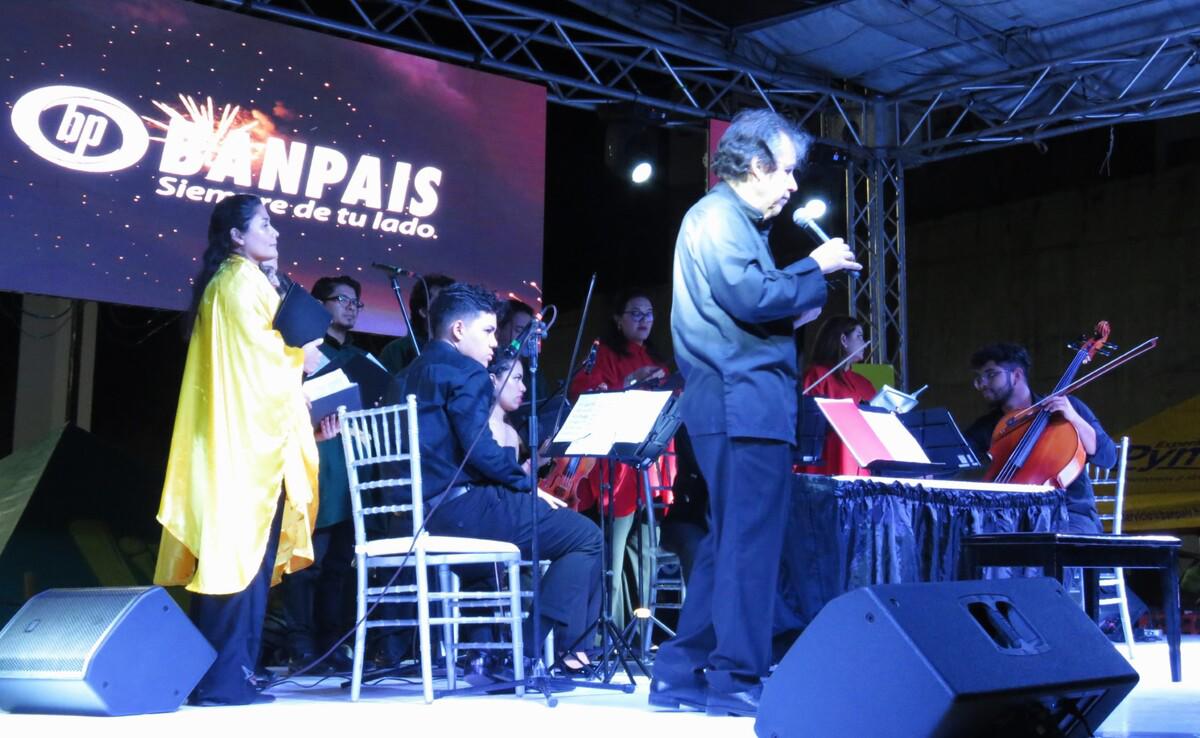 Los asistentes disfrutaron de un hermoso concierto del Ensamble Filarmónico gracias a Banpaís.