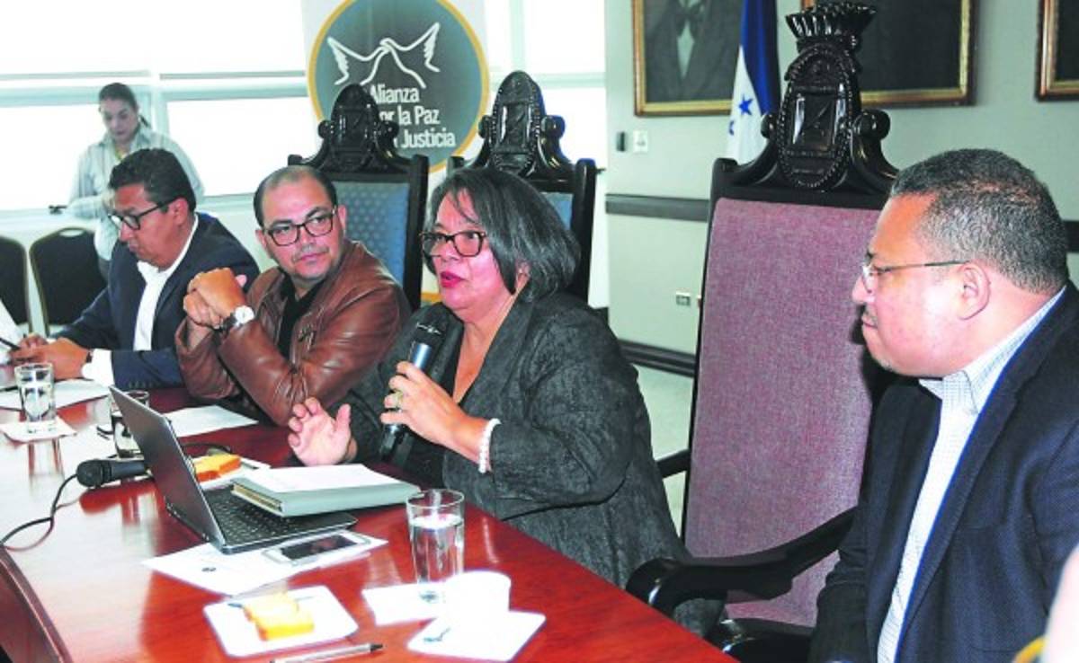 La sociedad civil demanda fin al conflicto en la UNAH