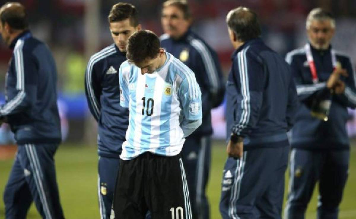 Messi ignora a anciano que le pidió un autógrafo