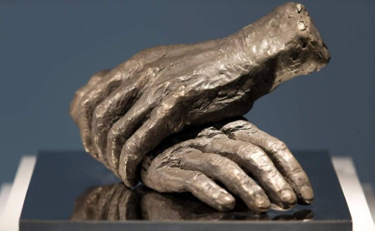 Nicole Farhi y su mano humana