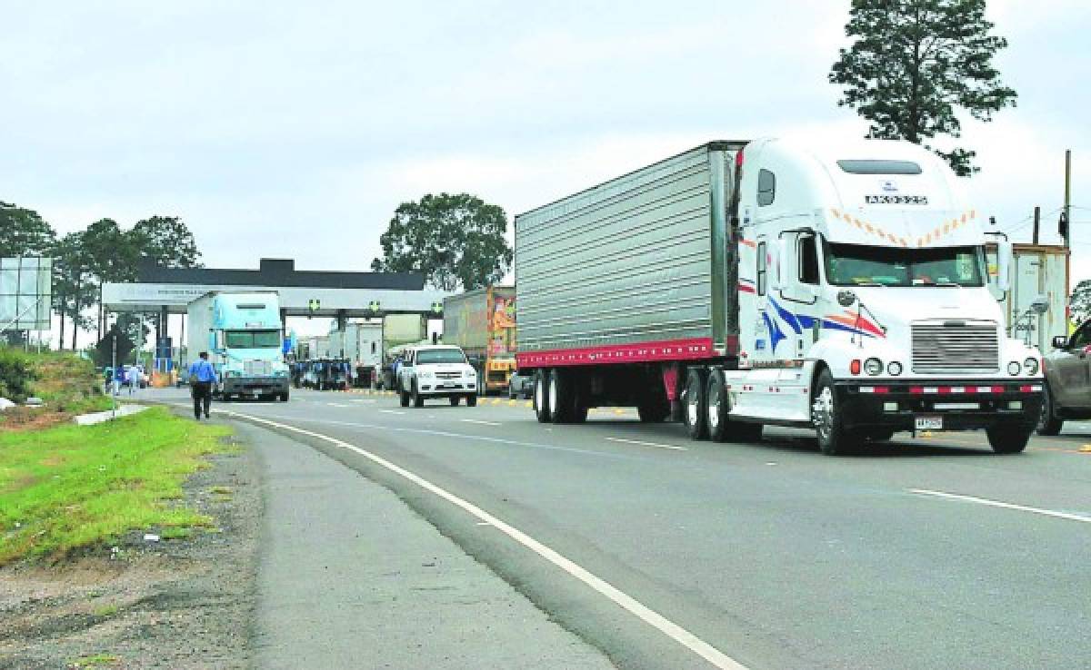 Honduras: Por evadir pago de peaje camioneros destruyen carretera en Siguatepeque
