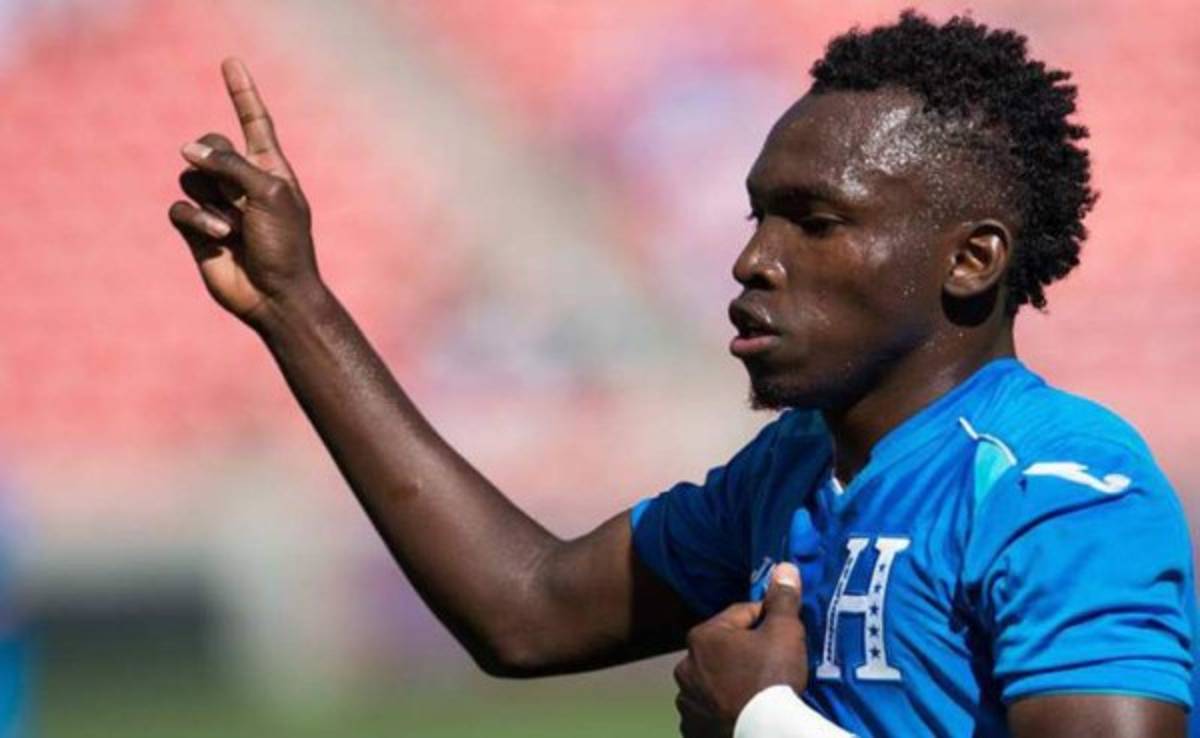 Alberth Elis viaja para incorporarse a su nuevo equipo